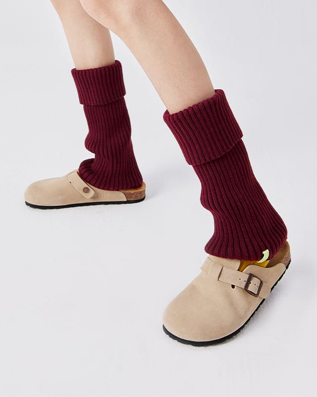 Classic Burgundy Rib Knit Crew Socks